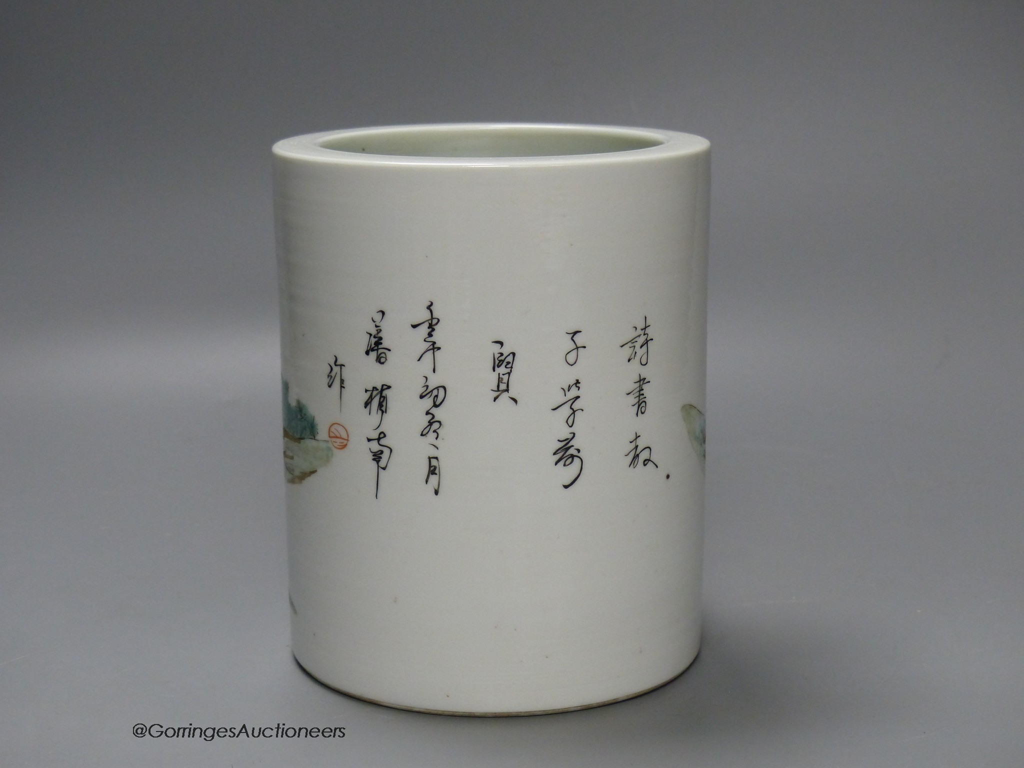 A Chinese famille verte brush pot, 15cm tall